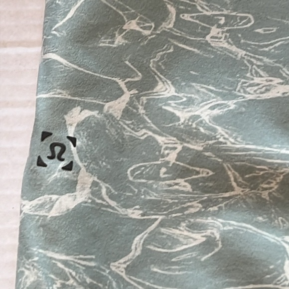 Lululemon Channel Cross Swim Short size S - Picture 5 of 9